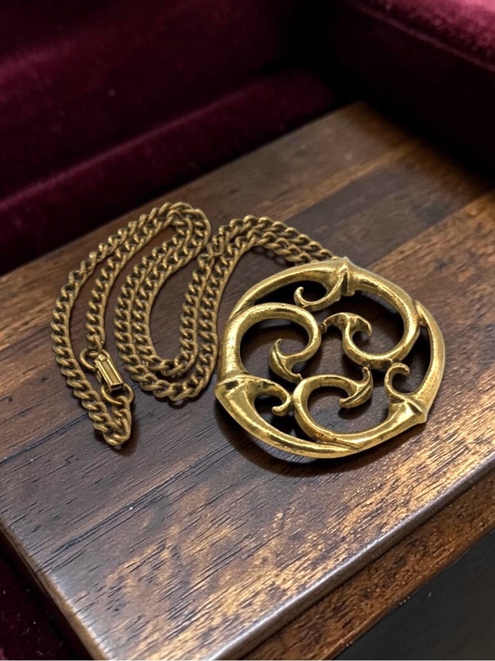 Genuine 1970's ALYA MUSEUM REPLICAS Celtic circle pendant, original 24" chain